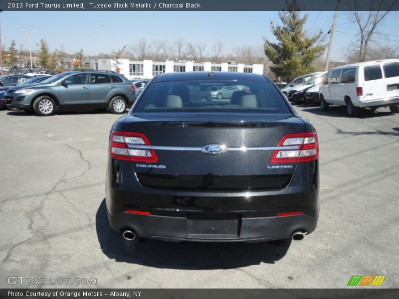 Tuxedo Black Metallic / Charcoal Black 2013 Ford Taurus Limited