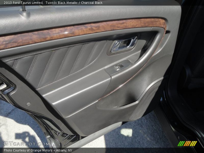 Tuxedo Black Metallic / Charcoal Black 2013 Ford Taurus Limited