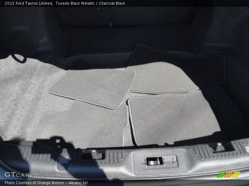 Tuxedo Black Metallic / Charcoal Black 2013 Ford Taurus Limited