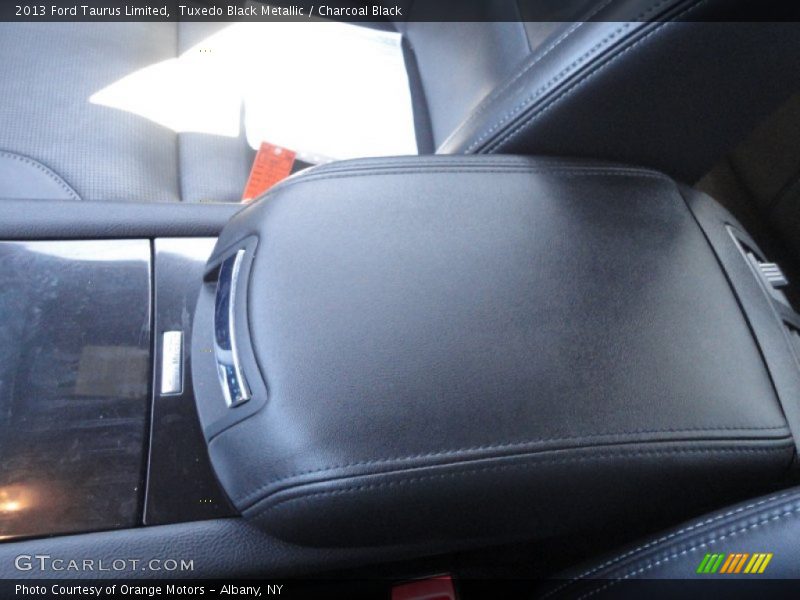 Tuxedo Black Metallic / Charcoal Black 2013 Ford Taurus Limited