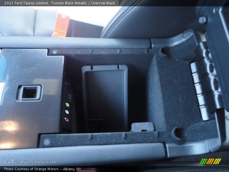 Tuxedo Black Metallic / Charcoal Black 2013 Ford Taurus Limited
