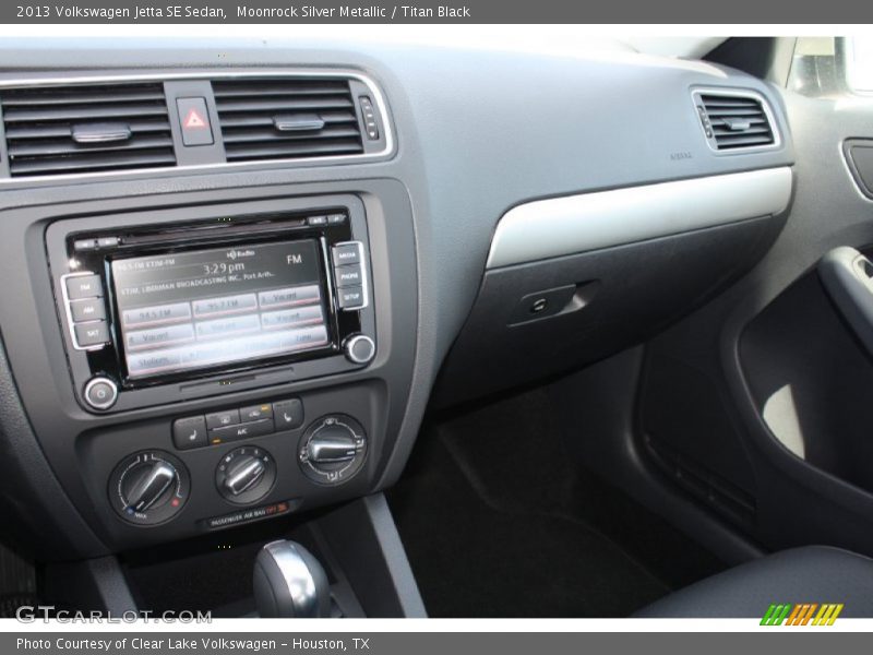 Moonrock Silver Metallic / Titan Black 2013 Volkswagen Jetta SE Sedan