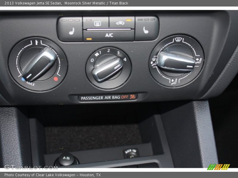 Moonrock Silver Metallic / Titan Black 2013 Volkswagen Jetta SE Sedan
