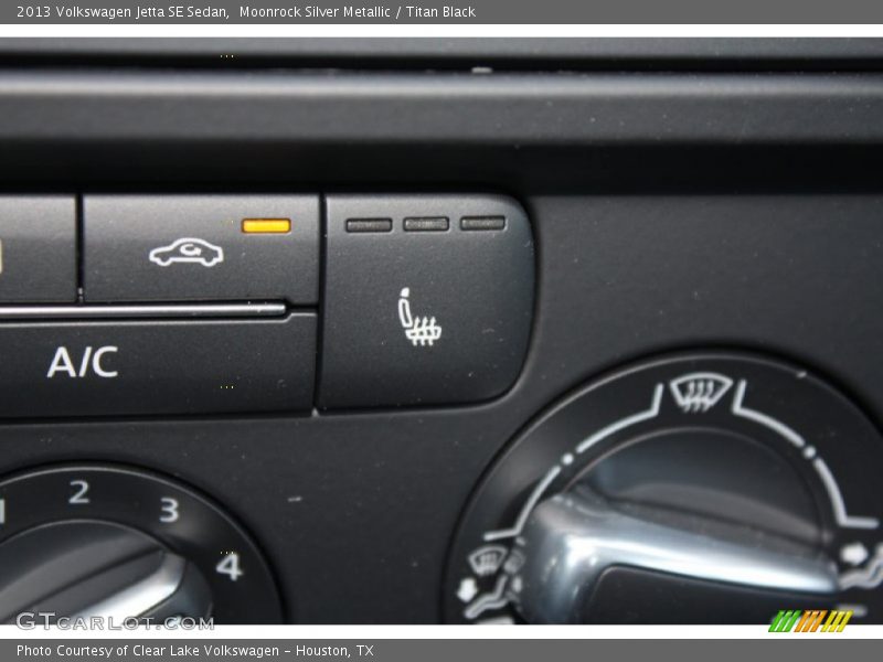 Moonrock Silver Metallic / Titan Black 2013 Volkswagen Jetta SE Sedan