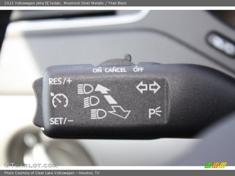 Moonrock Silver Metallic / Titan Black 2013 Volkswagen Jetta SE Sedan