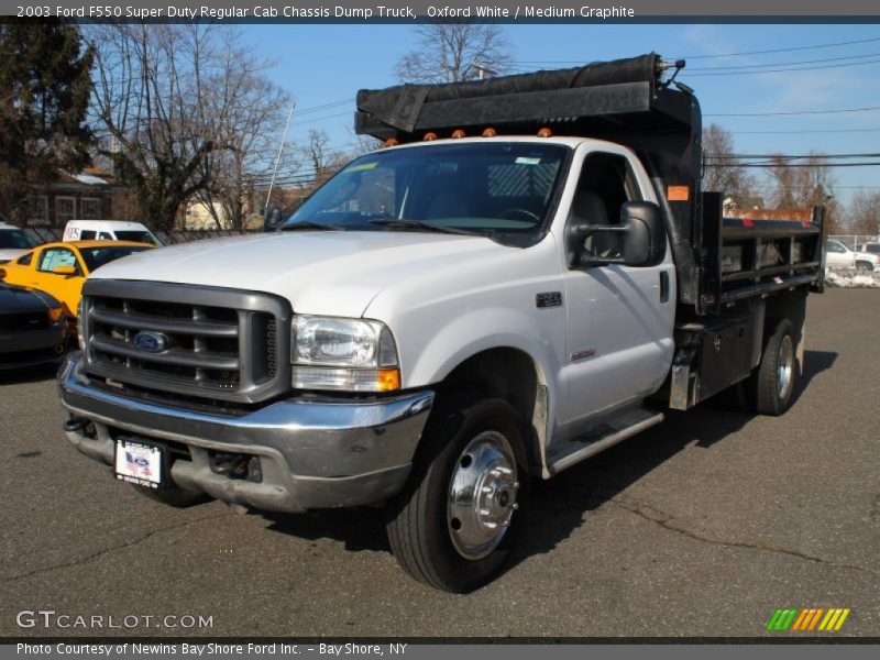 Oxford White / Medium Graphite 2003 Ford F550 Super Duty Regular Cab Chassis Dump Truck