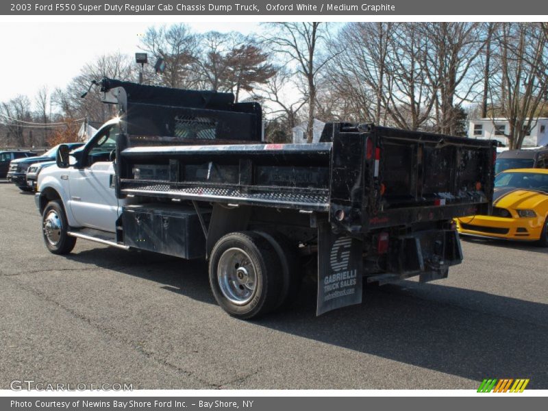Oxford White / Medium Graphite 2003 Ford F550 Super Duty Regular Cab Chassis Dump Truck