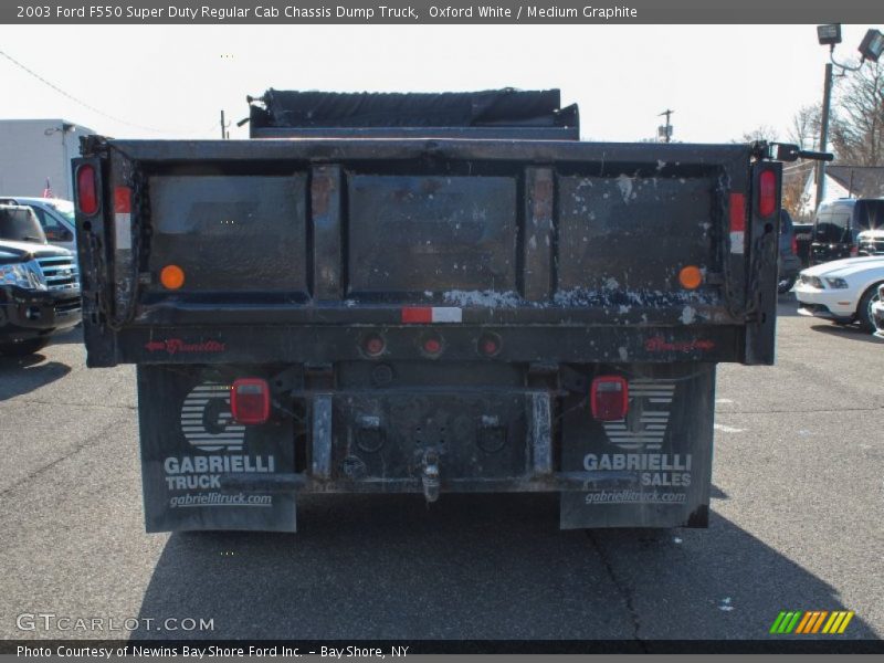 Oxford White / Medium Graphite 2003 Ford F550 Super Duty Regular Cab Chassis Dump Truck