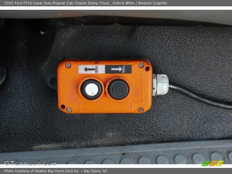 Oxford White / Medium Graphite 2003 Ford F550 Super Duty Regular Cab Chassis Dump Truck