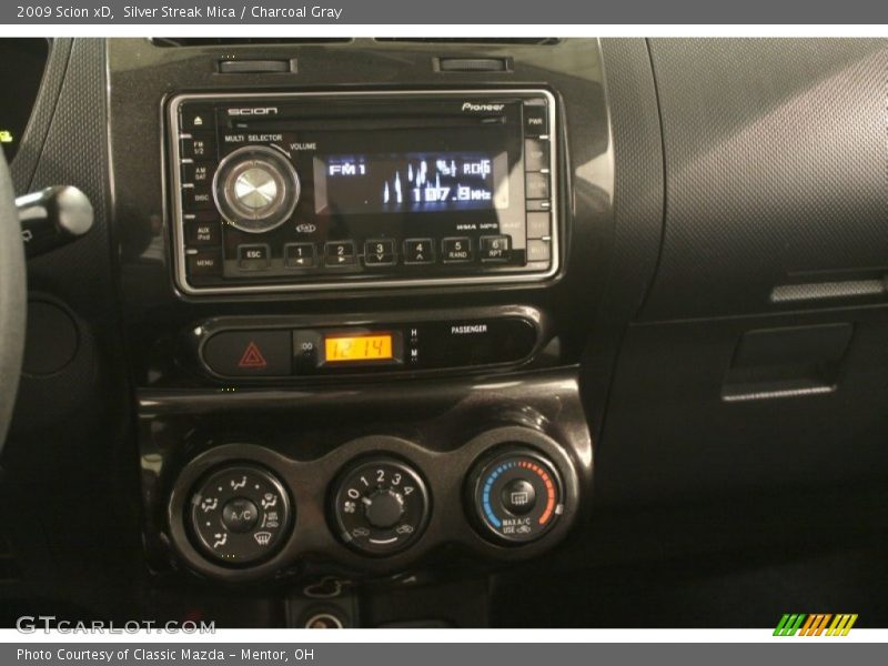 Silver Streak Mica / Charcoal Gray 2009 Scion xD