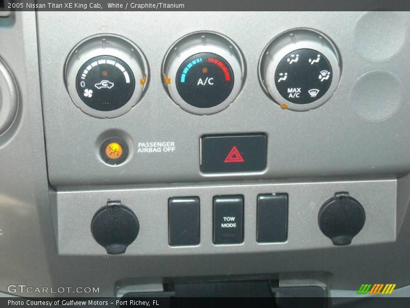 White / Graphite/Titanium 2005 Nissan Titan XE King Cab