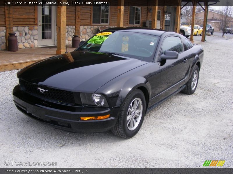 Front 3/4 View of 2005 Mustang V6 Deluxe Coupe