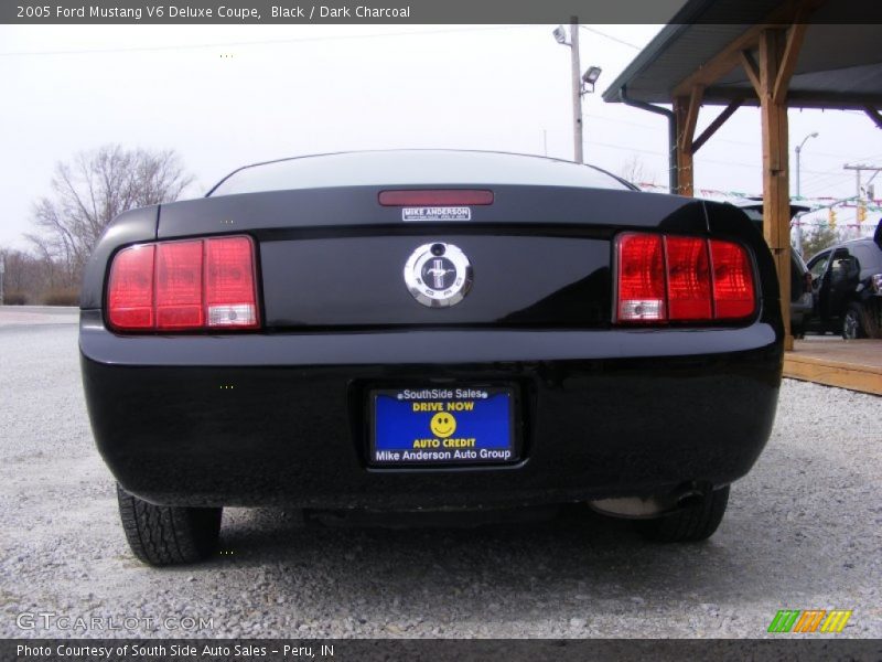 Black / Dark Charcoal 2005 Ford Mustang V6 Deluxe Coupe