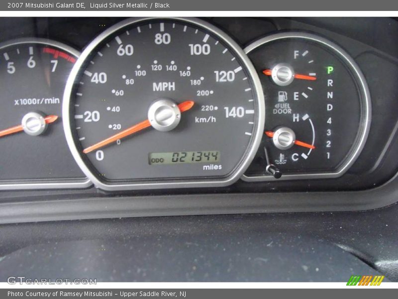 Liquid Silver Metallic / Black 2007 Mitsubishi Galant DE