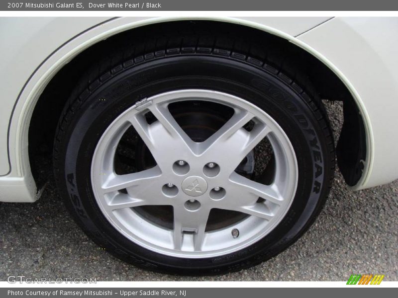 Dover White Pearl / Black 2007 Mitsubishi Galant ES