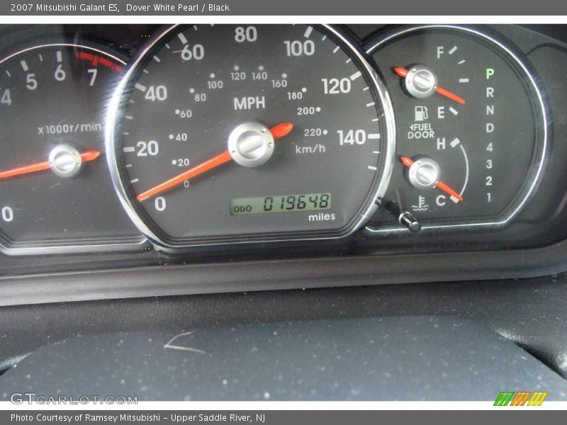 Dover White Pearl / Black 2007 Mitsubishi Galant ES