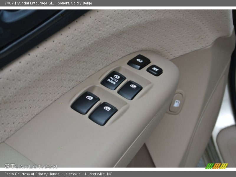 Sonora Gold / Beige 2007 Hyundai Entourage GLS