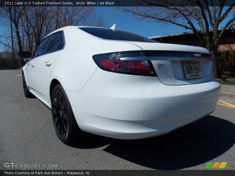 Arctic White / Jet Black 2011 Saab 9-5 Turbo4 Premium Sedan