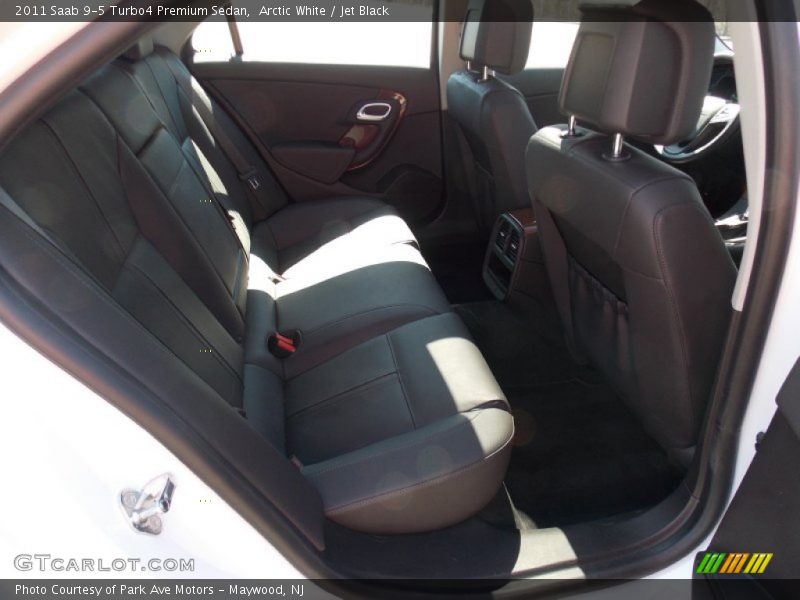 Arctic White / Jet Black 2011 Saab 9-5 Turbo4 Premium Sedan