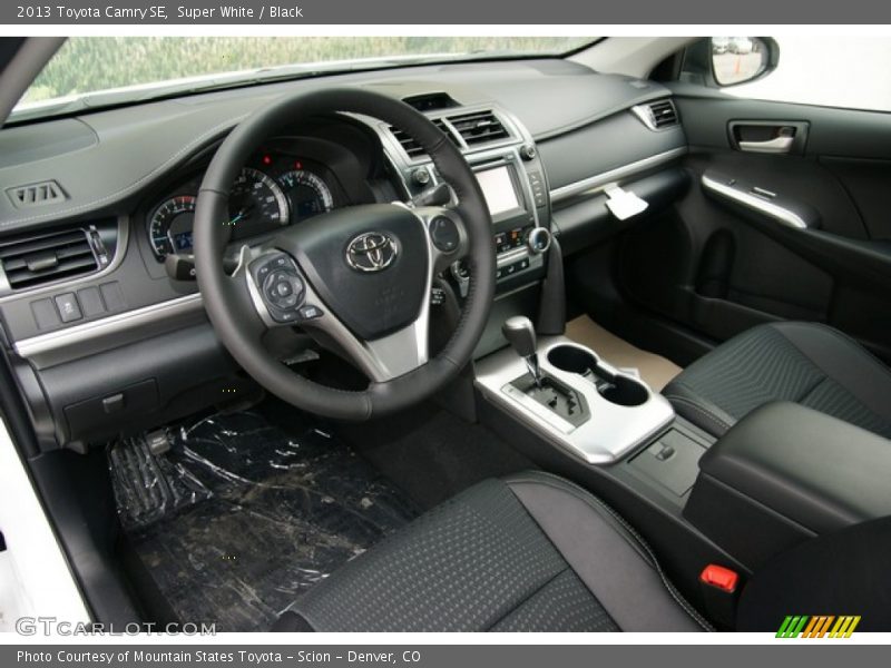 Super White / Black 2013 Toyota Camry SE