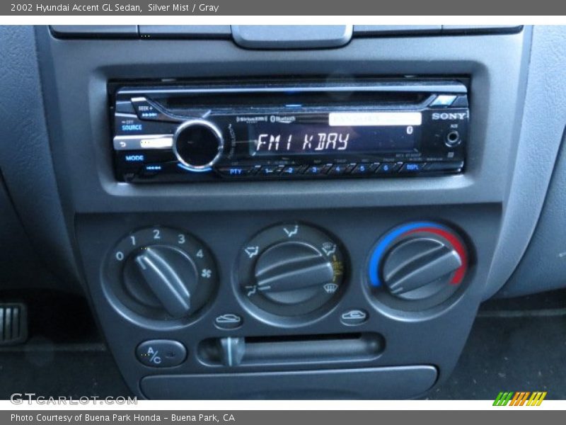 Silver Mist / Gray 2002 Hyundai Accent GL Sedan