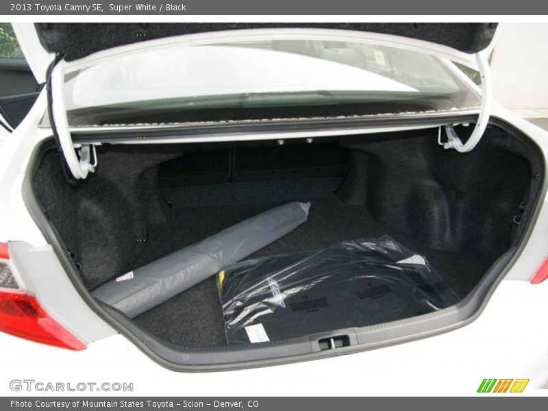 Super White / Black 2013 Toyota Camry SE