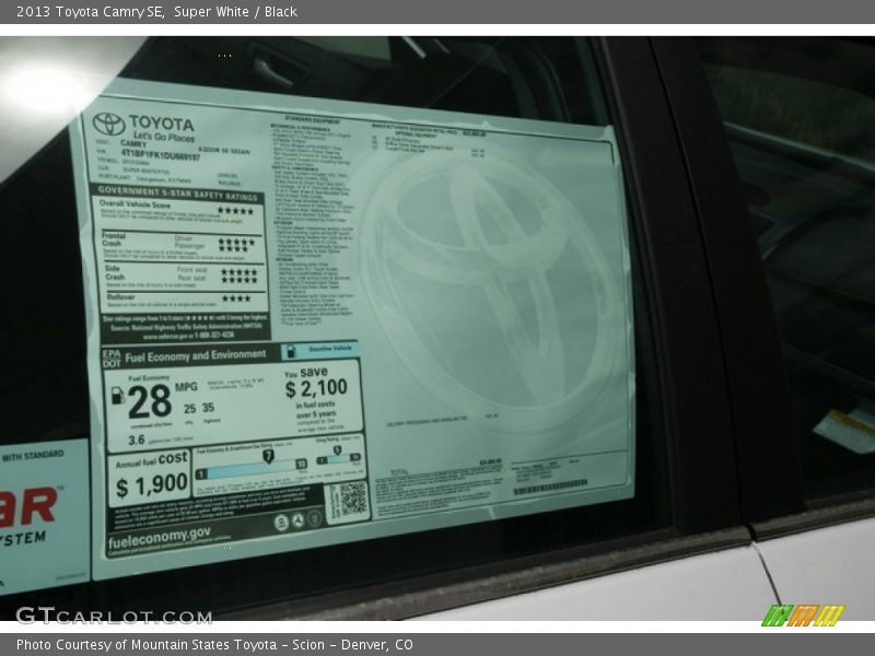 Super White / Black 2013 Toyota Camry SE