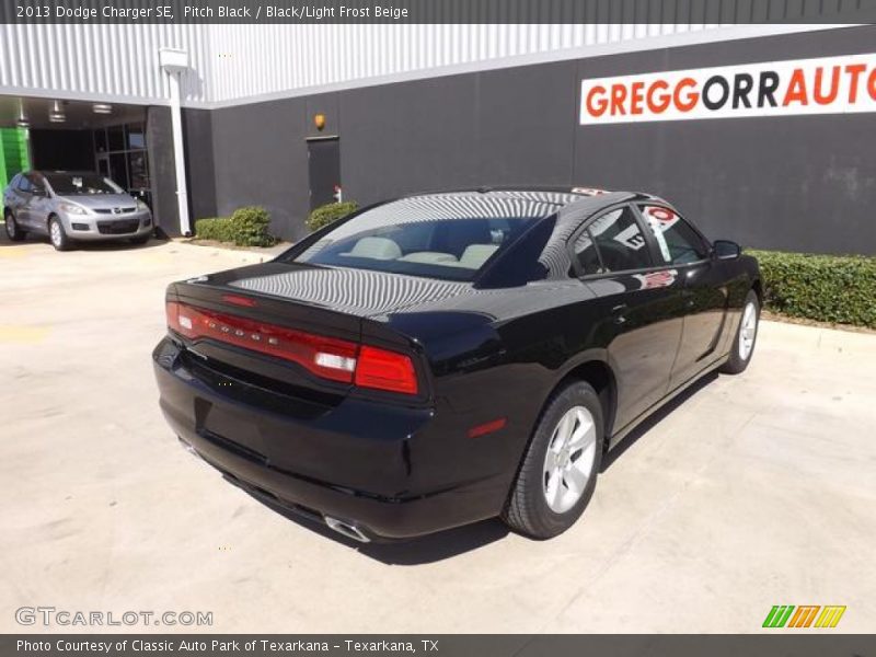 Pitch Black / Black/Light Frost Beige 2013 Dodge Charger SE