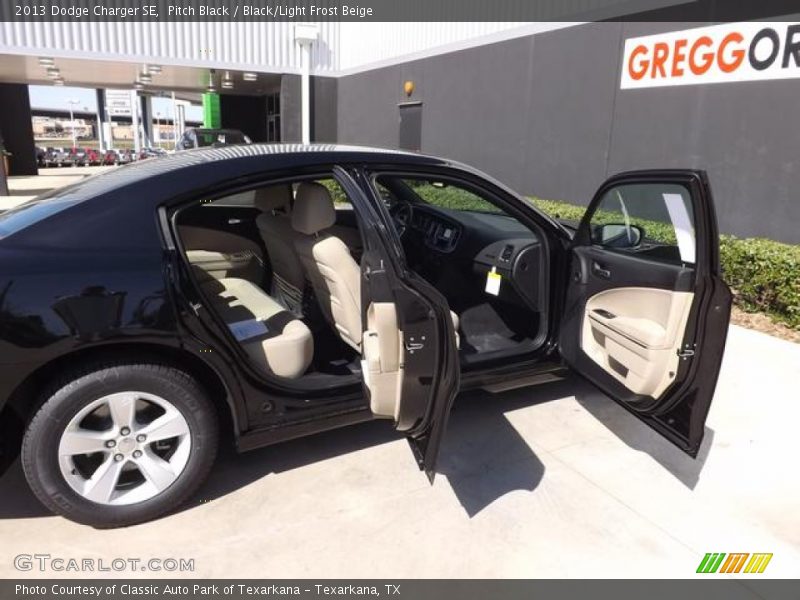 Pitch Black / Black/Light Frost Beige 2013 Dodge Charger SE