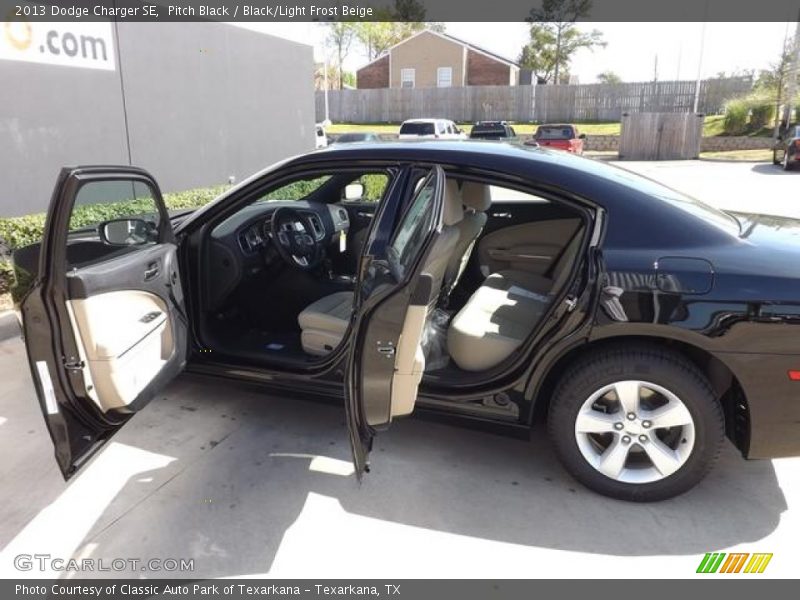 Pitch Black / Black/Light Frost Beige 2013 Dodge Charger SE