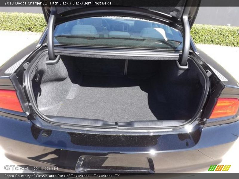 Pitch Black / Black/Light Frost Beige 2013 Dodge Charger SE