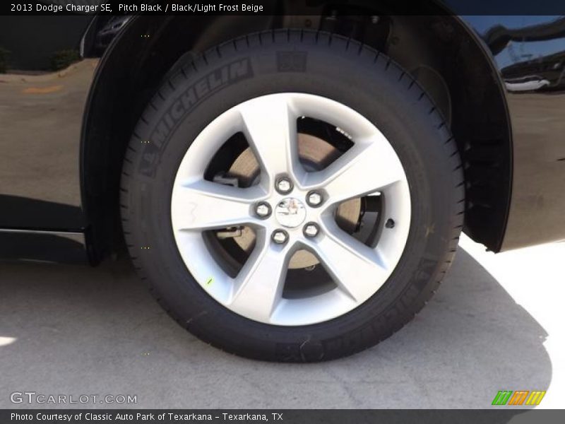 Pitch Black / Black/Light Frost Beige 2013 Dodge Charger SE