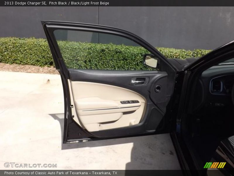Pitch Black / Black/Light Frost Beige 2013 Dodge Charger SE