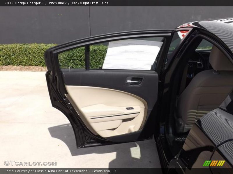 Pitch Black / Black/Light Frost Beige 2013 Dodge Charger SE