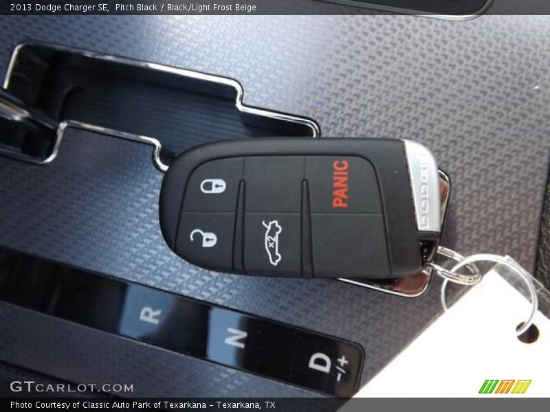 Pitch Black / Black/Light Frost Beige 2013 Dodge Charger SE