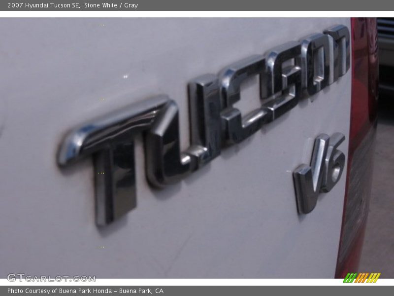 Stone White / Gray 2007 Hyundai Tucson SE