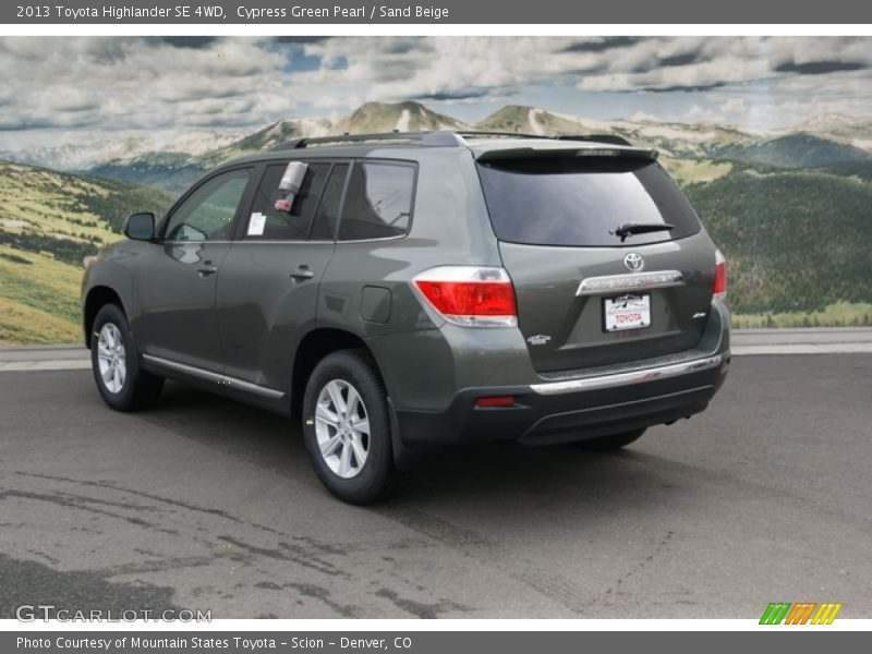 Cypress Green Pearl / Sand Beige 2013 Toyota Highlander SE 4WD