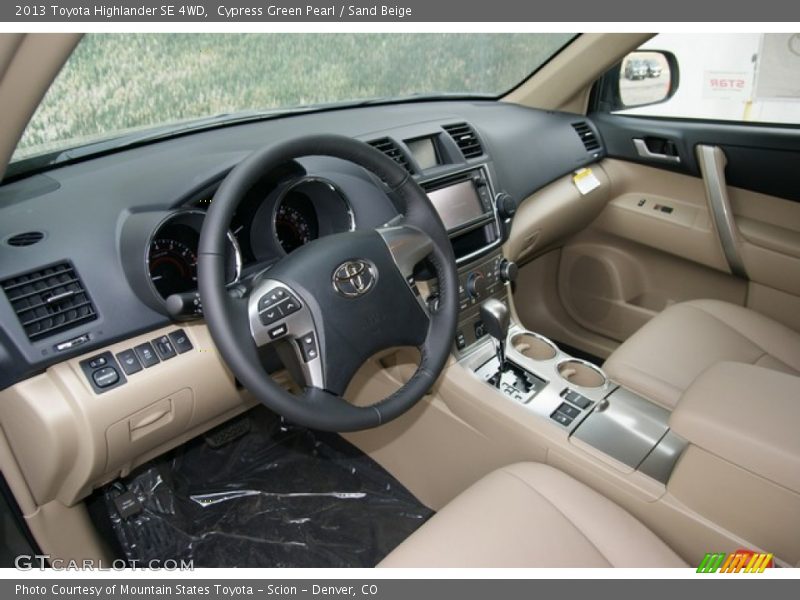 Cypress Green Pearl / Sand Beige 2013 Toyota Highlander SE 4WD