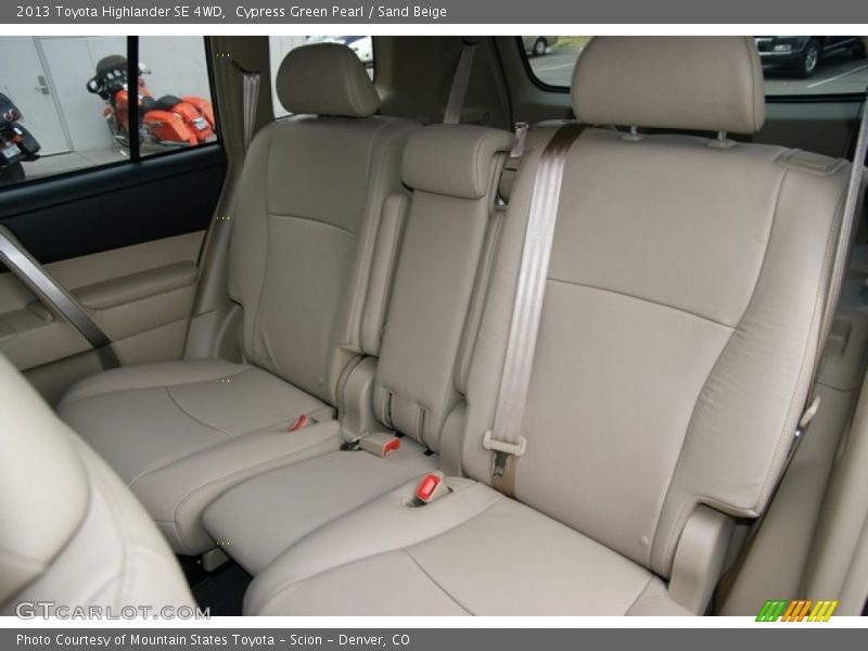 Cypress Green Pearl / Sand Beige 2013 Toyota Highlander SE 4WD