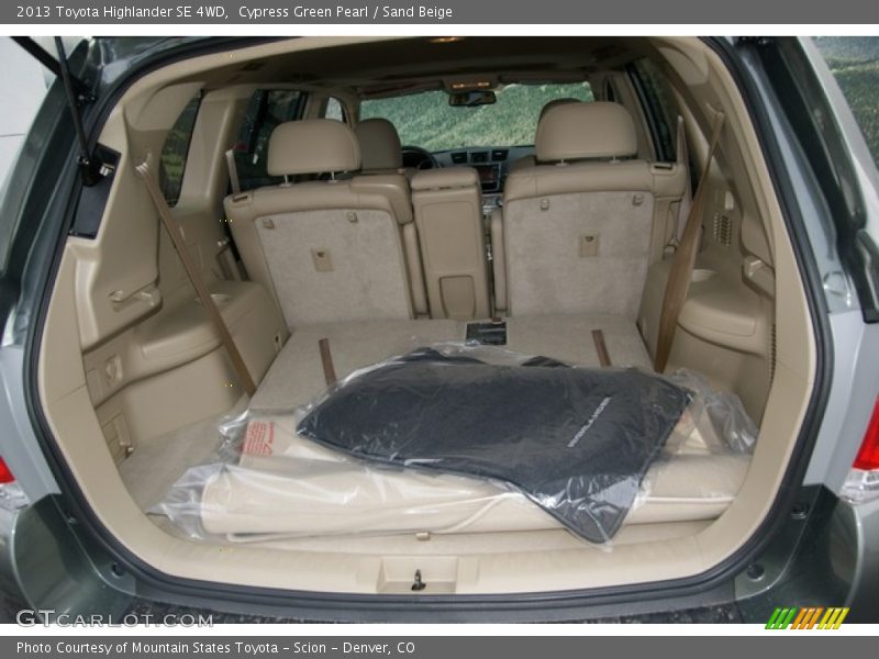 Cypress Green Pearl / Sand Beige 2013 Toyota Highlander SE 4WD