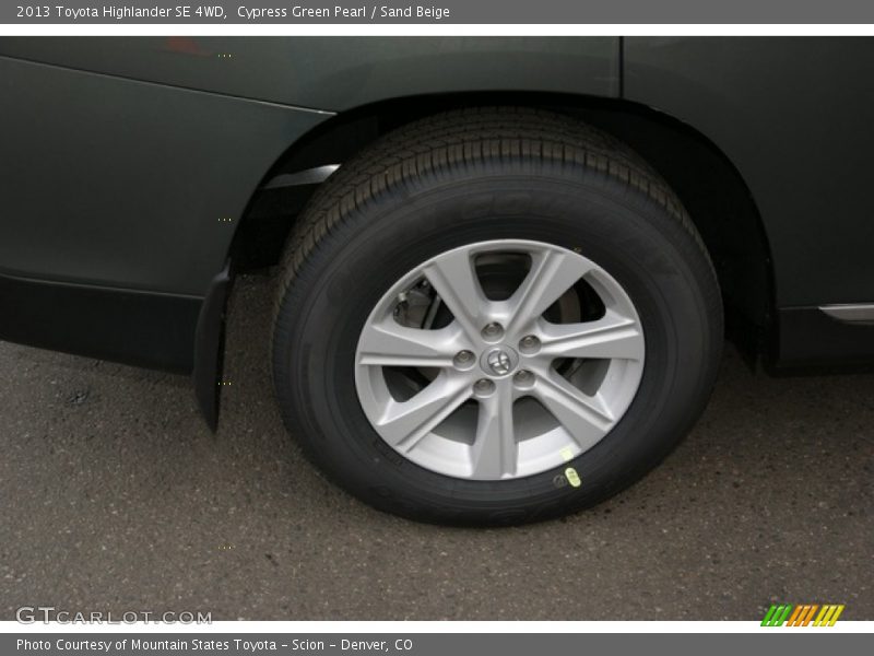 Cypress Green Pearl / Sand Beige 2013 Toyota Highlander SE 4WD
