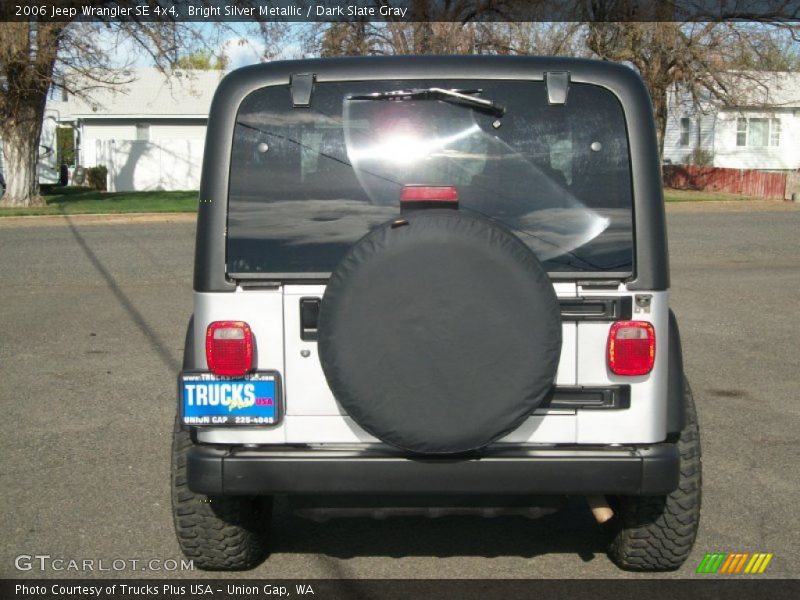 Bright Silver Metallic / Dark Slate Gray 2006 Jeep Wrangler SE 4x4