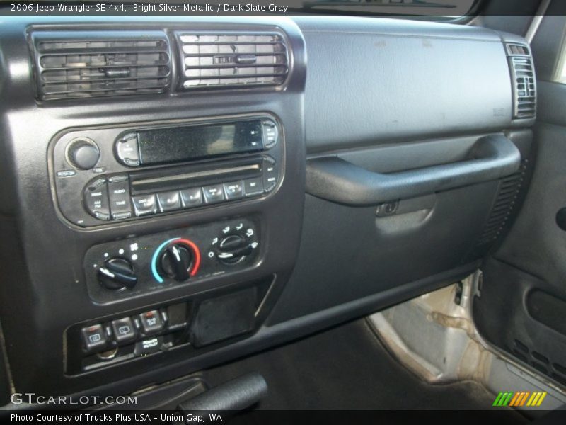 Bright Silver Metallic / Dark Slate Gray 2006 Jeep Wrangler SE 4x4