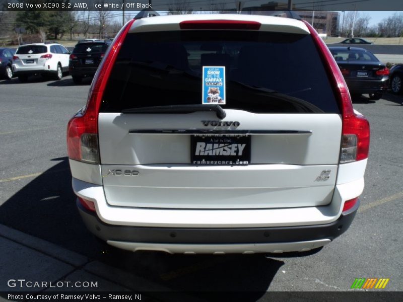 Ice White / Off Black 2008 Volvo XC90 3.2 AWD