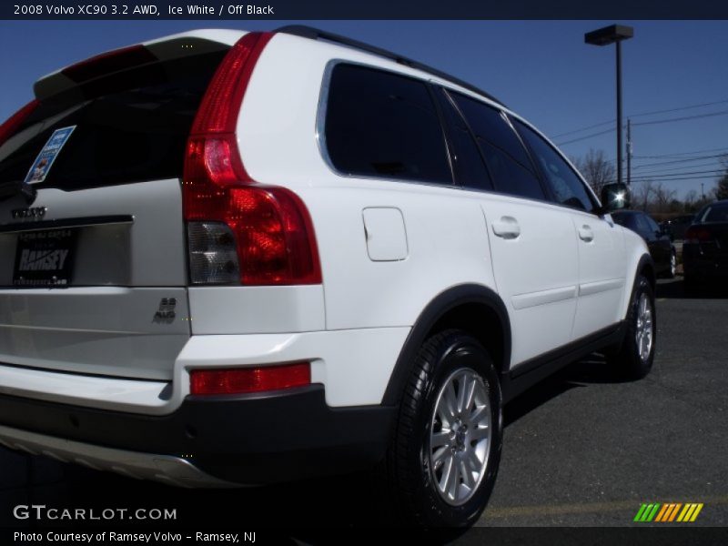 Ice White / Off Black 2008 Volvo XC90 3.2 AWD