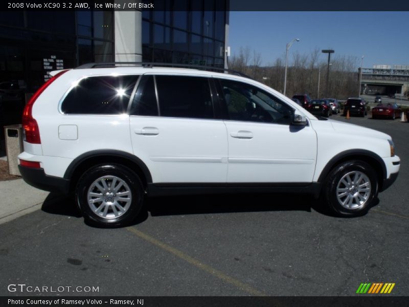 Ice White / Off Black 2008 Volvo XC90 3.2 AWD