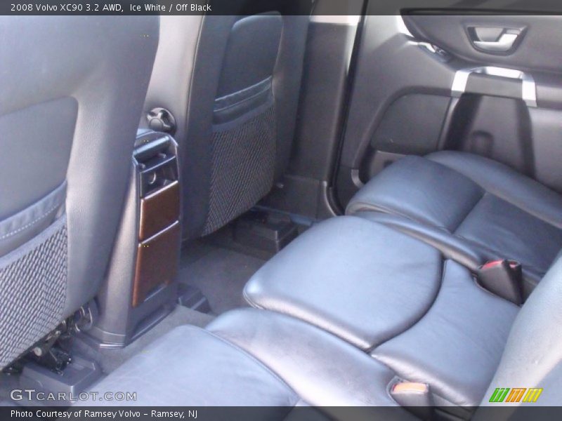 Ice White / Off Black 2008 Volvo XC90 3.2 AWD