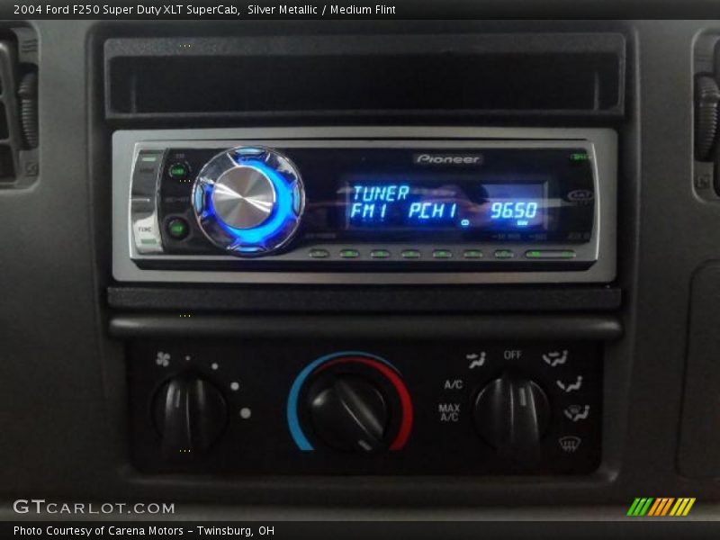 Silver Metallic / Medium Flint 2004 Ford F250 Super Duty XLT SuperCab