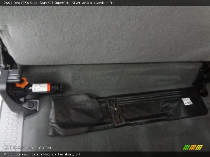 Silver Metallic / Medium Flint 2004 Ford F250 Super Duty XLT SuperCab