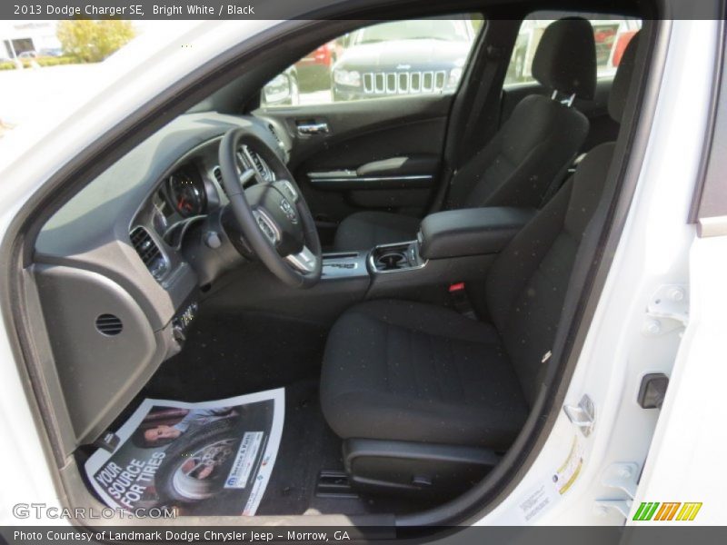 Bright White / Black 2013 Dodge Charger SE